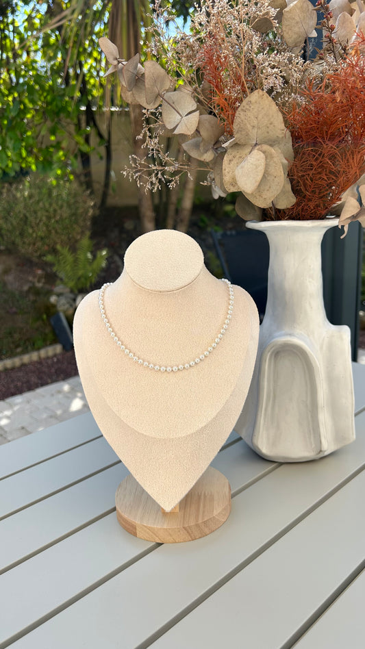 Pure Elegance: Classic Pearl Necklace