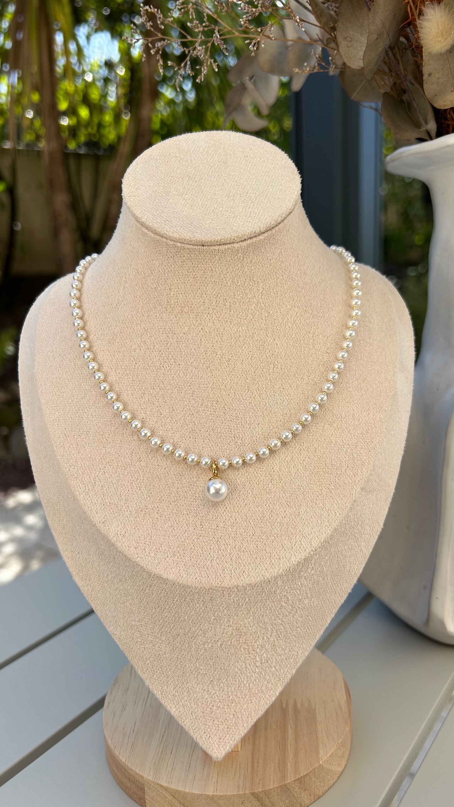 Timeless Elegance: Natural Pearl Necklace with Luxurious Glow