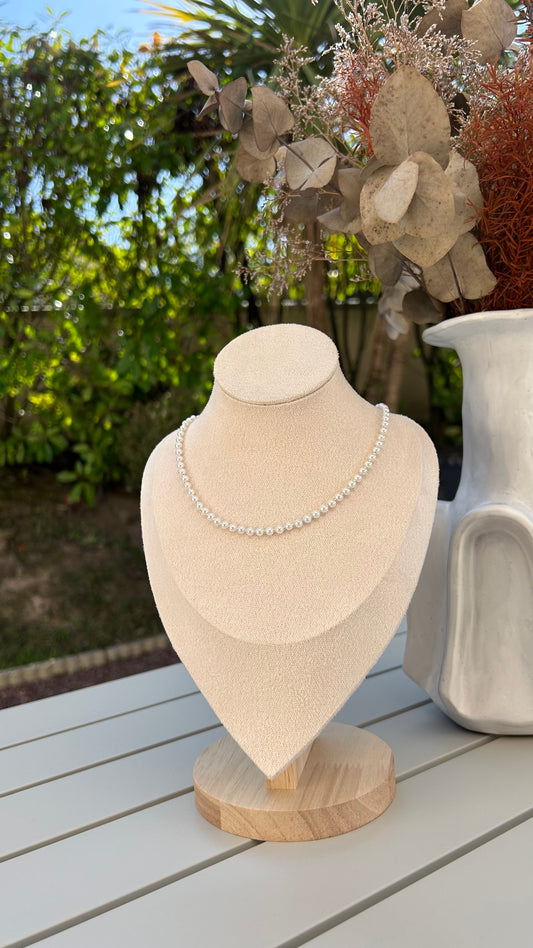 Pure Elegance: Classic Pearl Necklace