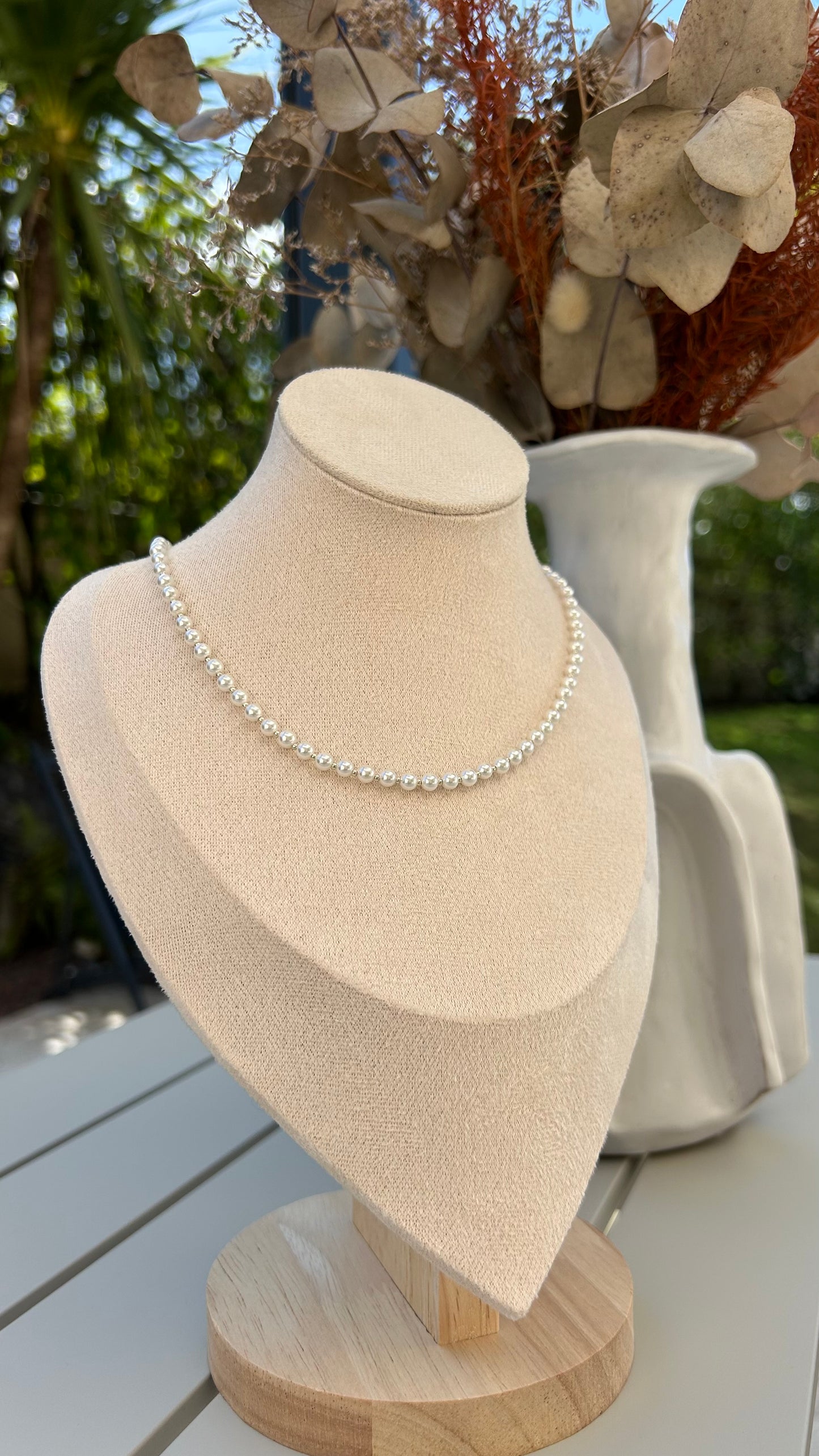 Pure Elegance: Classic Pearl Necklace