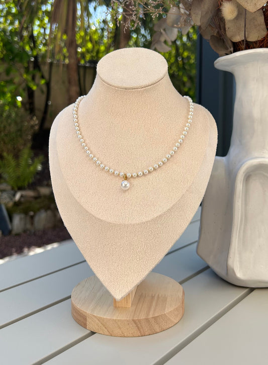 Timeless Elegance: Natural Pearl Necklace with Luxurious Glow