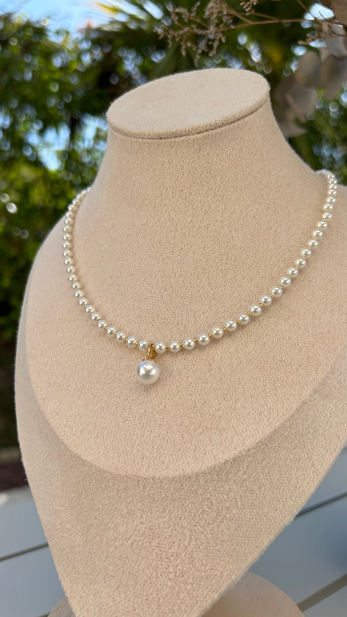 Timeless Elegance: Natural Pearl Necklace with Luxurious Glow